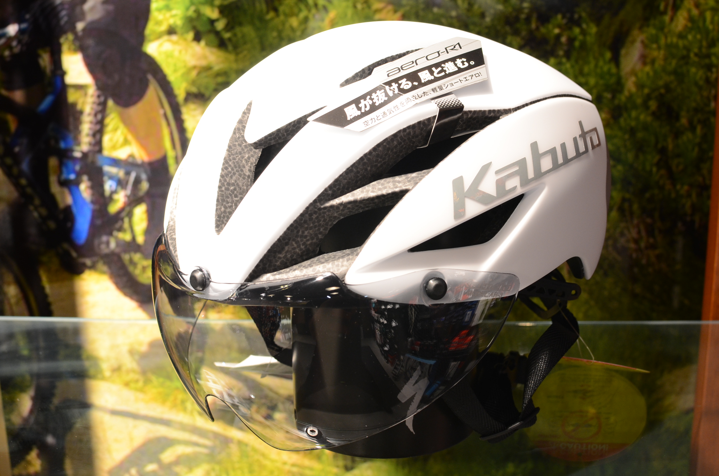 眼鏡のサイクリストにおすすめ！OGK AERO-R1 シールド付きヘルメット 
