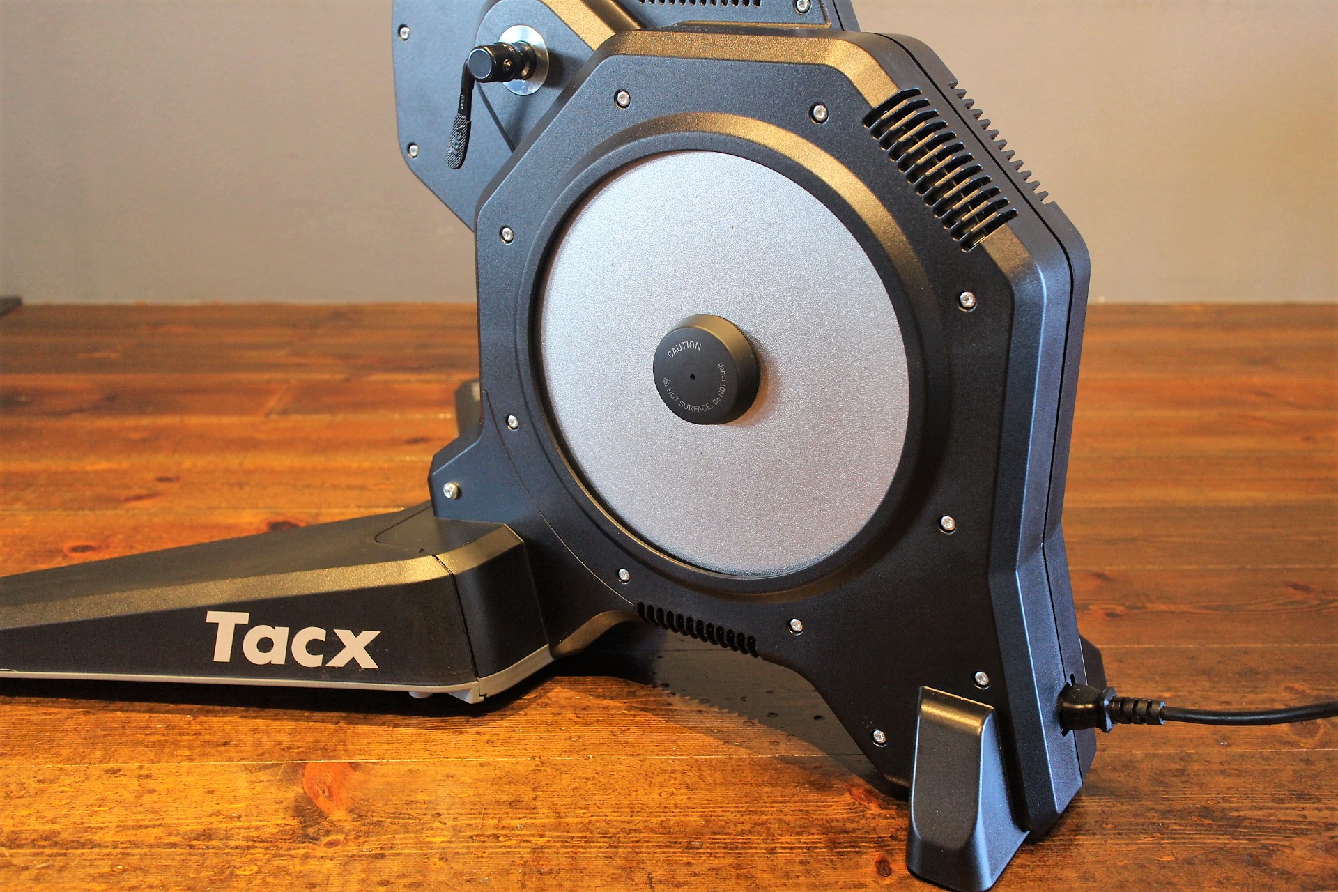 Tacx FLUX S Smart スマートトレーナーで室内練習をもっと楽しく 