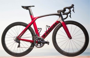 TK18_Madone_Rim_Brake_Lifestyle_361