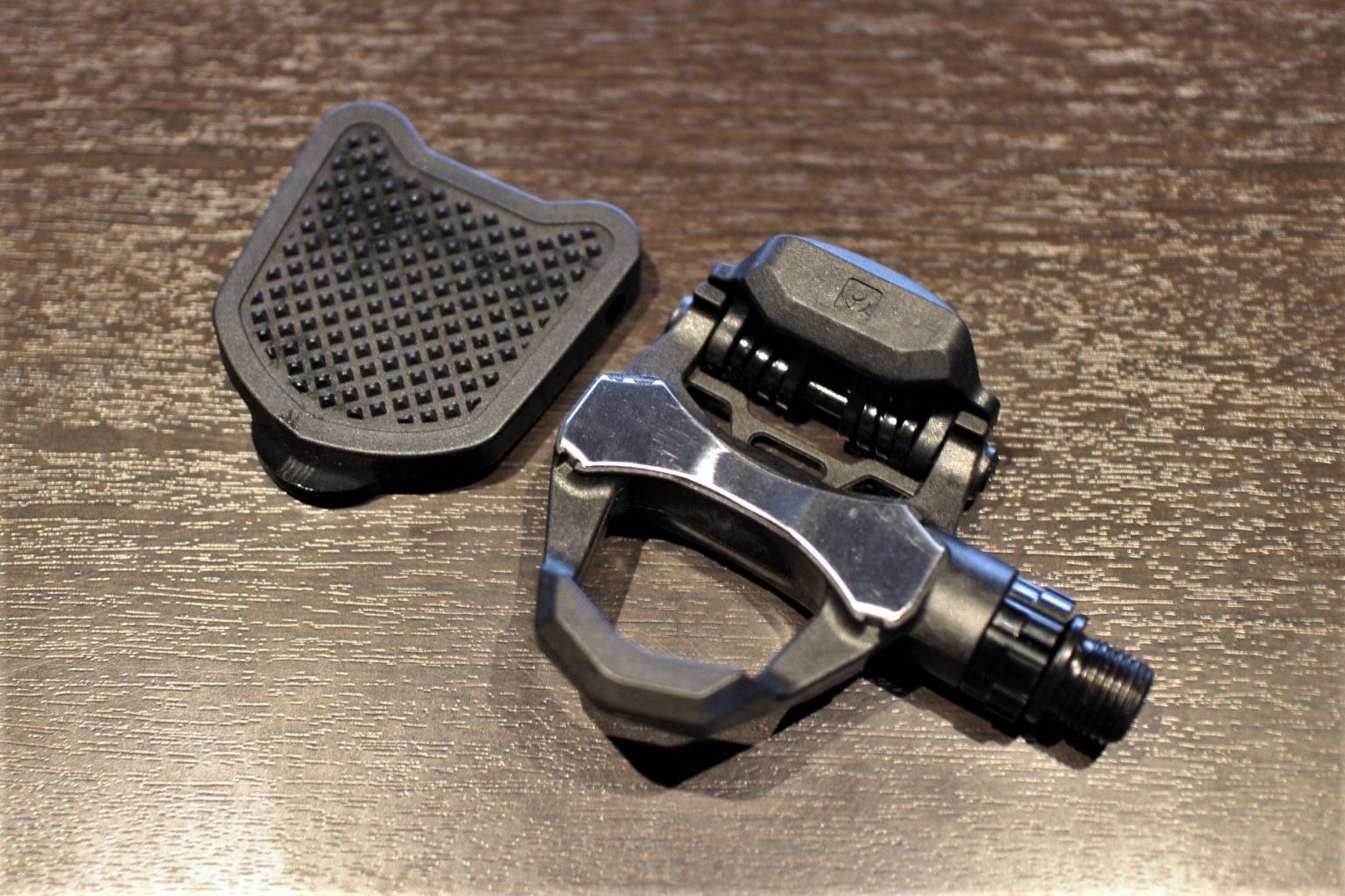 ちょい乗りに便利♪ペダルプレートでビンディングペダルをフラット化! | BRENDA仙台南店スタッフブログ