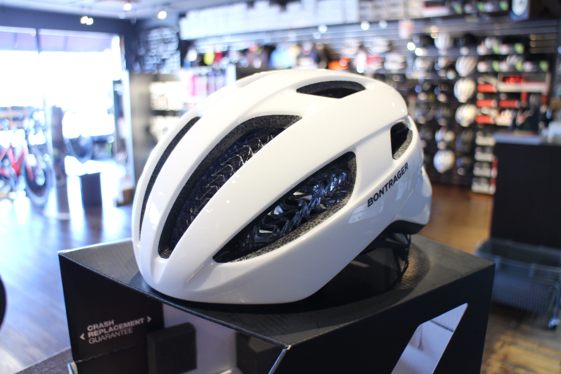 安心で安全のエントリーヘルメット「Starvos WaveCel Asia Fit」が新